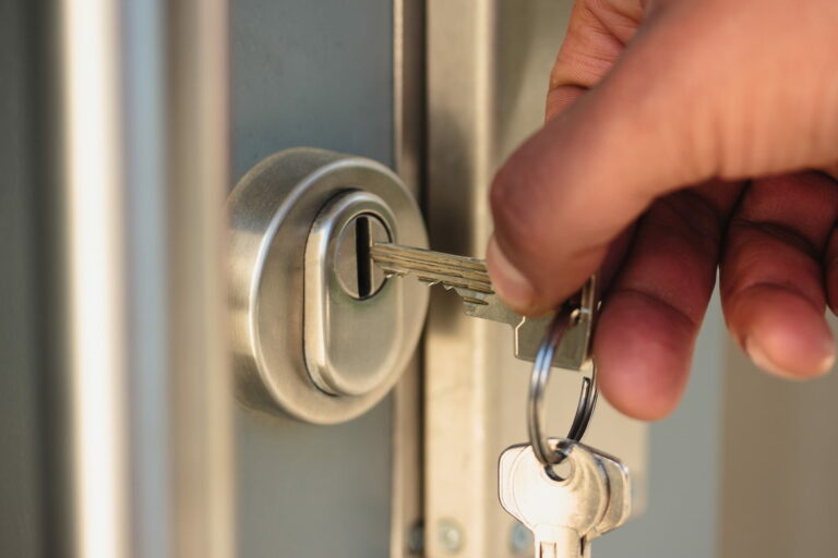 Aufsperrdienst Bad Soden – Zuverlässiger 24/7 Aufsperrdienst für Türöffnungen, Schlüsselanfertigungen und Notfallhilfe in Bad Soden